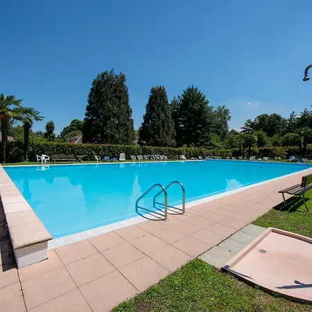 Sleeps 6 Pool