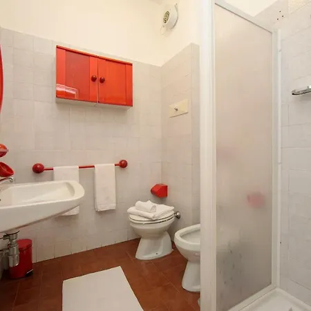 Vakantiehuis Sleeps 6 Pool Ispra