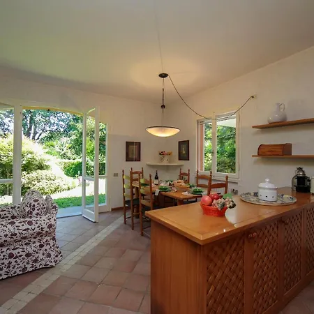 Sleeps 6 Pool Ispra