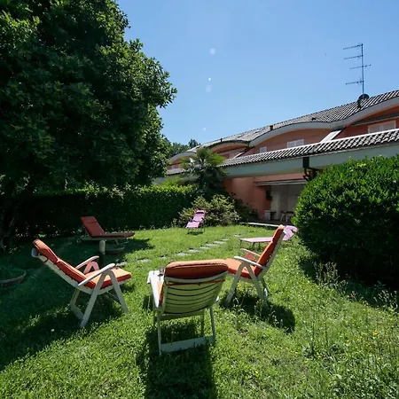 Vakantiehuis Sleeps 6 Pool *