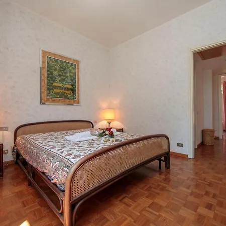 Vakantiehuis Sleeps 6 Pool