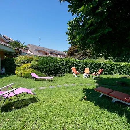 Vakantiehuis Sleeps 6 Pool Ispra